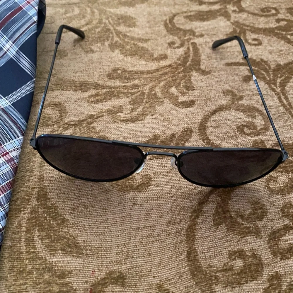 🔥 Kids Children place Tie size 8 - 14 & kid’s sunglasses